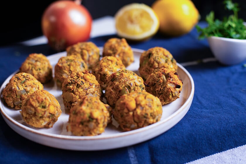 Bolitas de garbanzos y brócoli: una cena vegana, sin gluten y de pocos pasos