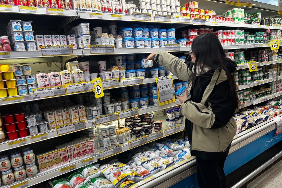 El consumo minorista se debilita: supermercados y mayoristas prolongan la caída
