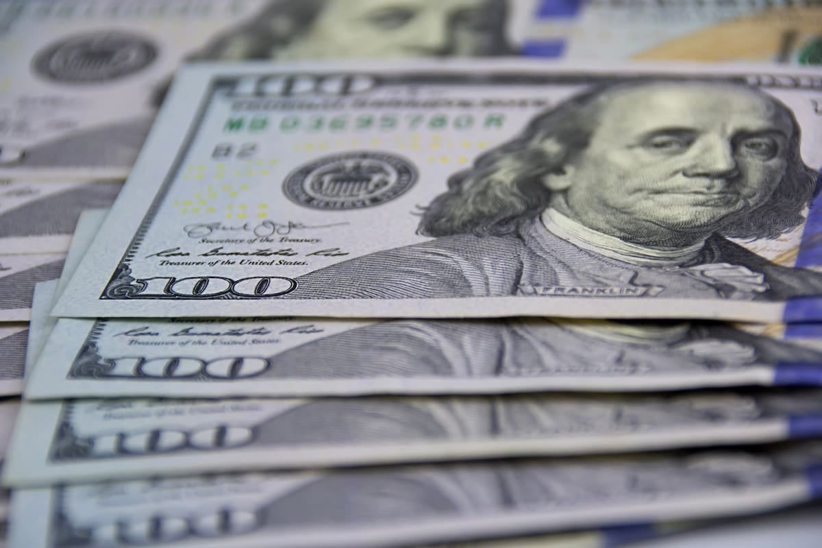 Dólar sin cambios para el fin de semana: venta oficial a $1.550 y blue en $1.560