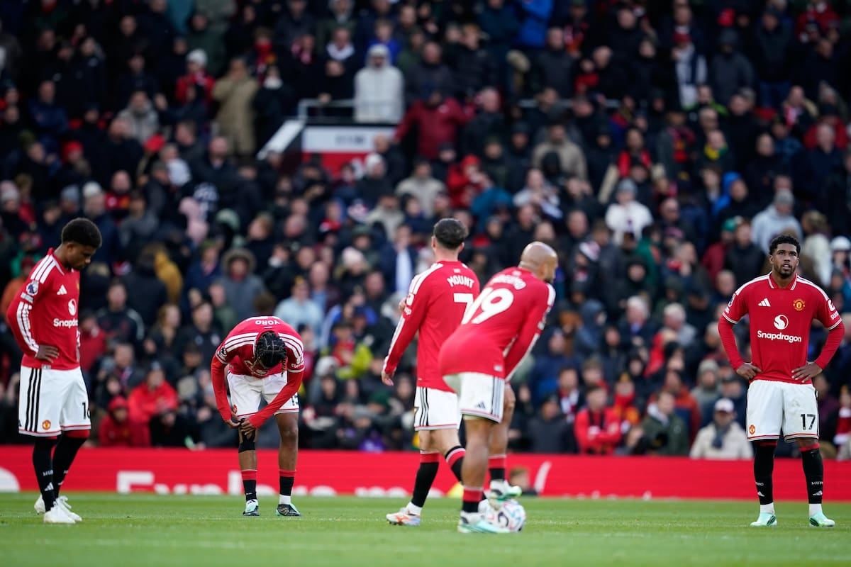 Manchester United acumula ocho partidos sin ganar y queda al borde del descenso
