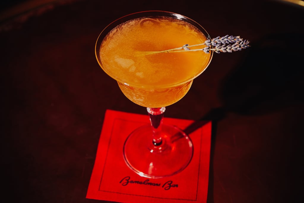 El Claridge recuperó su histórico bar: qué cambió y cuánto cuesta comer y tomar algo