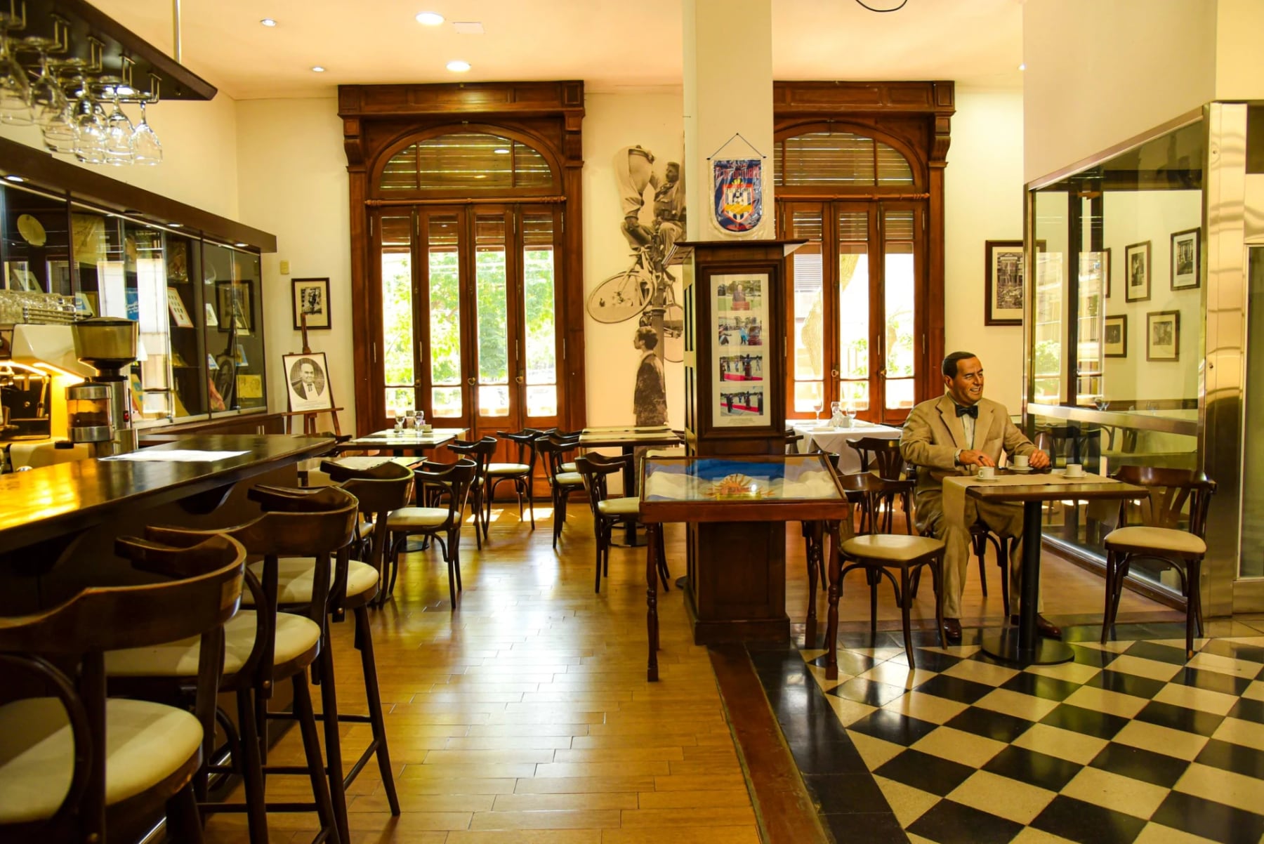 Tras el cierre del Instituto Juan Domingo Perón, clausuraron el restaurante que funcionaba allí