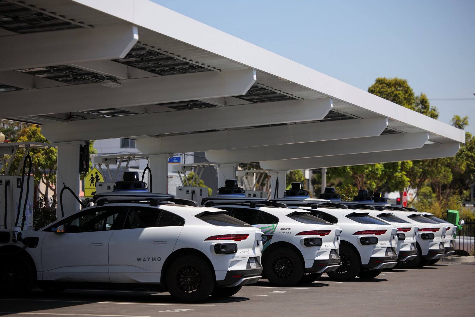 Tesla Revoluciona el Transporte con su Robotaxi Autónomo en EE.UU