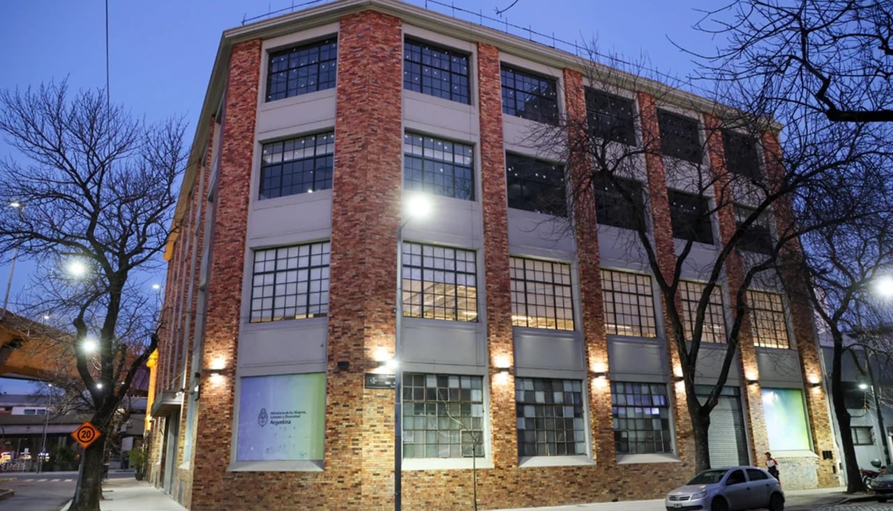Dos iniciativas del ex Ministerio de la Mujer fueron eliminadas por falta de respuestas