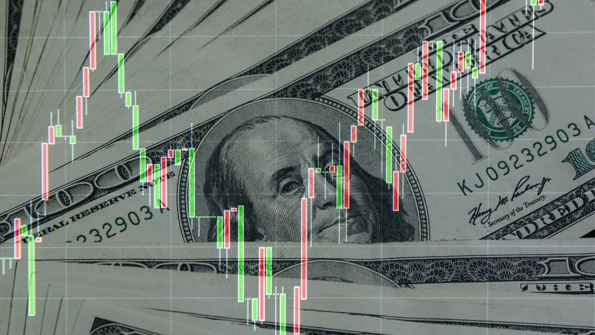 El mercado muestra signos de calma: bajan tasas y dólar estable