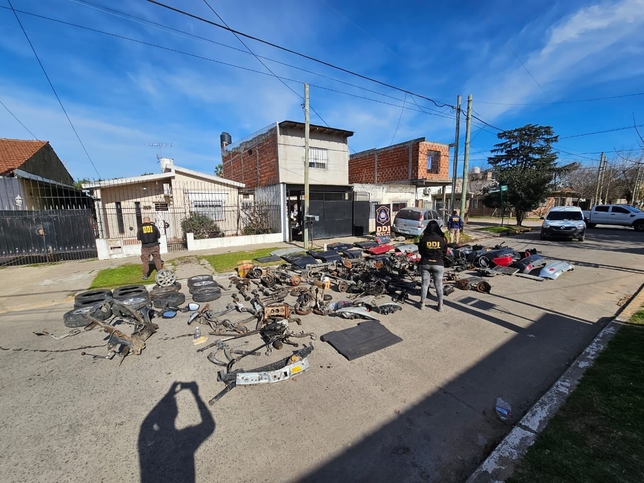 Cayeron dos hombres en Monte Grande por vender autopartes en redes