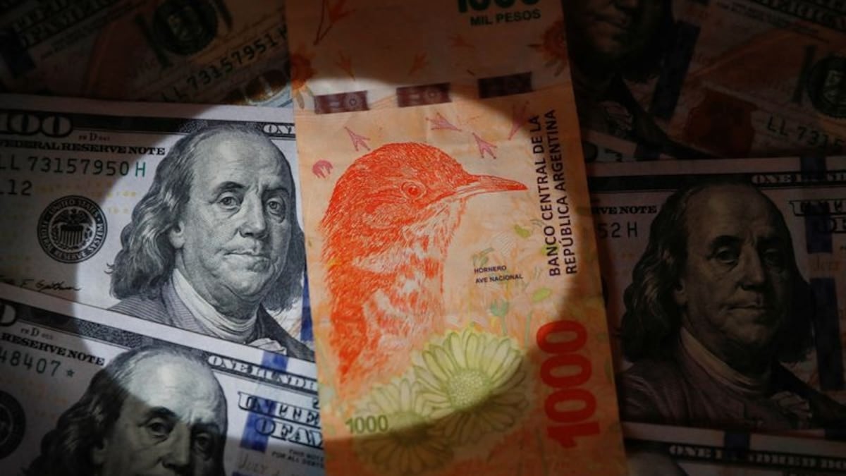 Bajan tasas y dólar, pero persiste la cautela por las elecciones