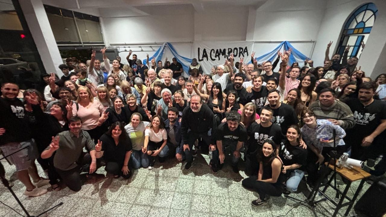 Cristina Kirchner reaparece con saludo a militancia en Bahía Blanca