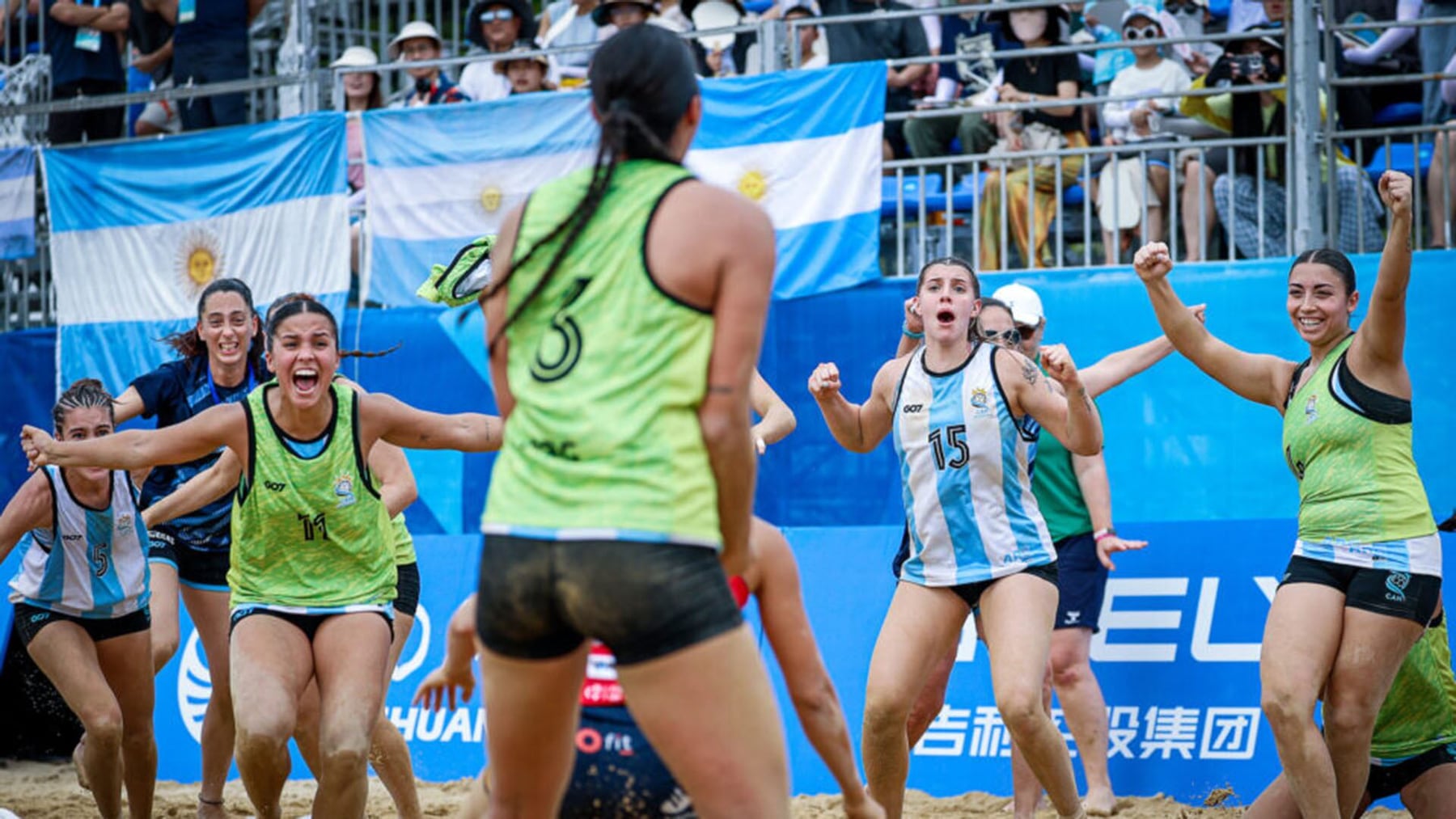 Las Kamikazes de Argentina: Triunfo Dorado en los World Games de Handball Playa