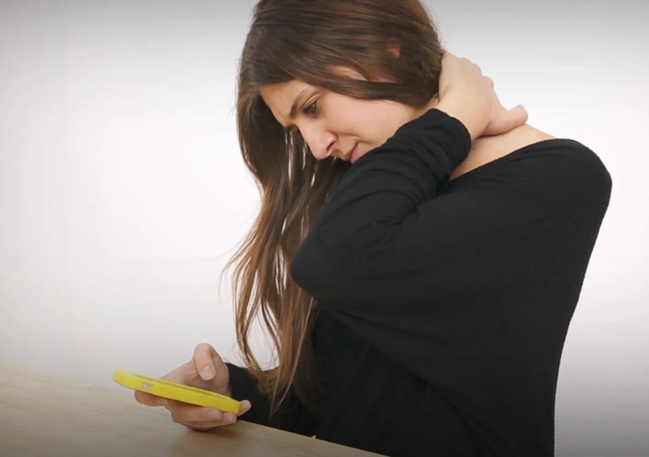 El cuello tecnológico, un problema creciente entre adolescentes