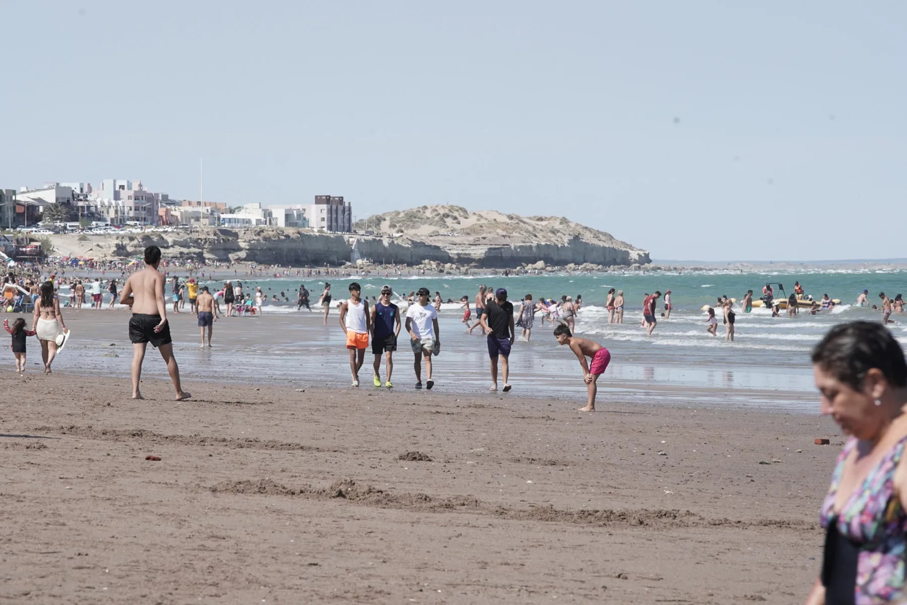 Las Grutas y una polémica: partidos de «30 contra 30» con 300 personas mirando y peleas