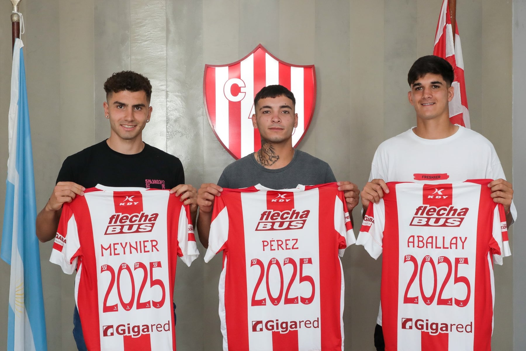 Unión tendría la mayoría de caras nuevas habilitadas para su debut