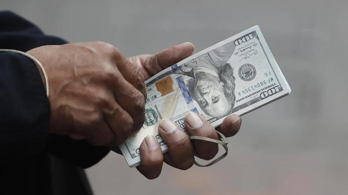¿Cómo afectó la incertidumbre política a los mercados y al dólar?