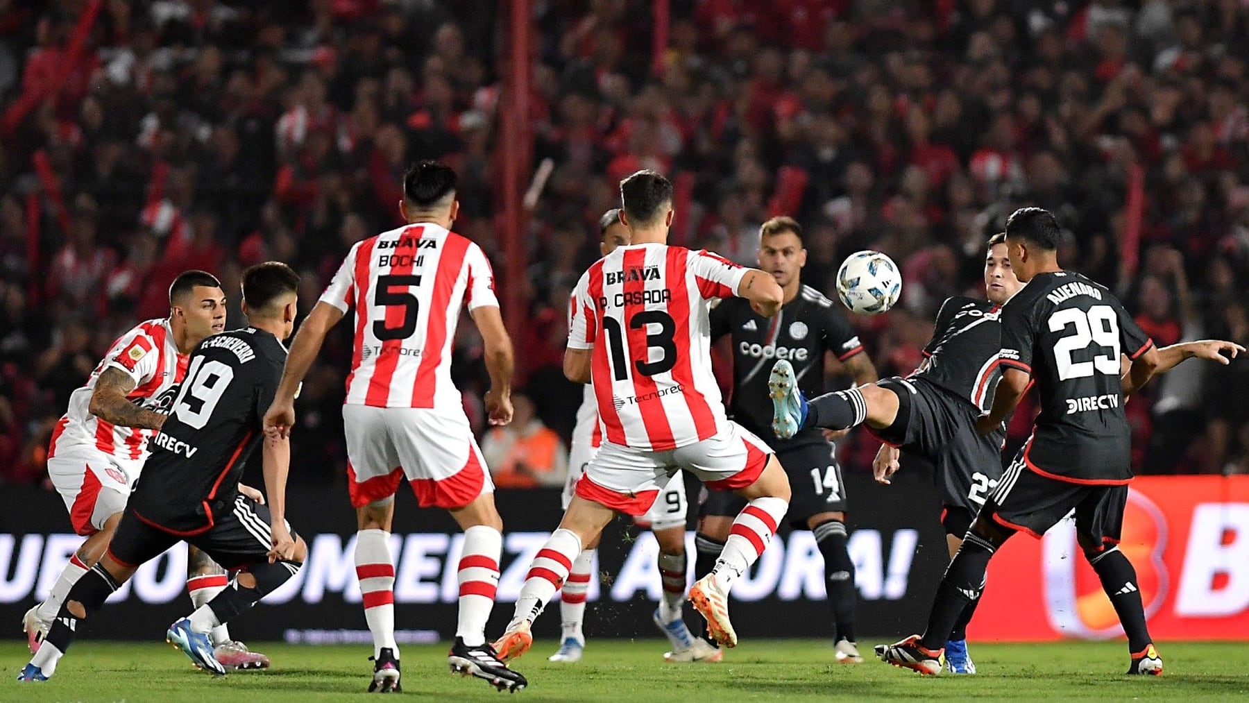 River busca su primera victoria en el Torneo Apertura ante Instituto de Córdoba: hora, formaciones y TV