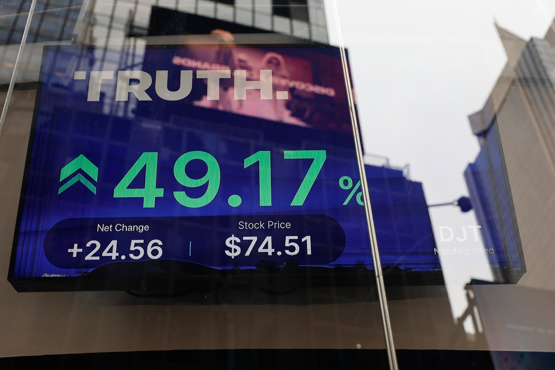 Trump presenta su nueva marca para incursionar en el mundo de las criptomonedas y el bitcoin
