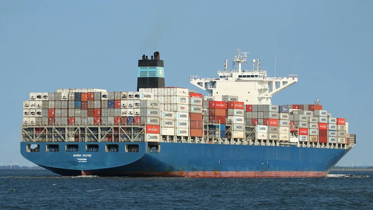 Dan por perdida la carga del buque varado en alta mar con 1.363 contenedores de cerezas