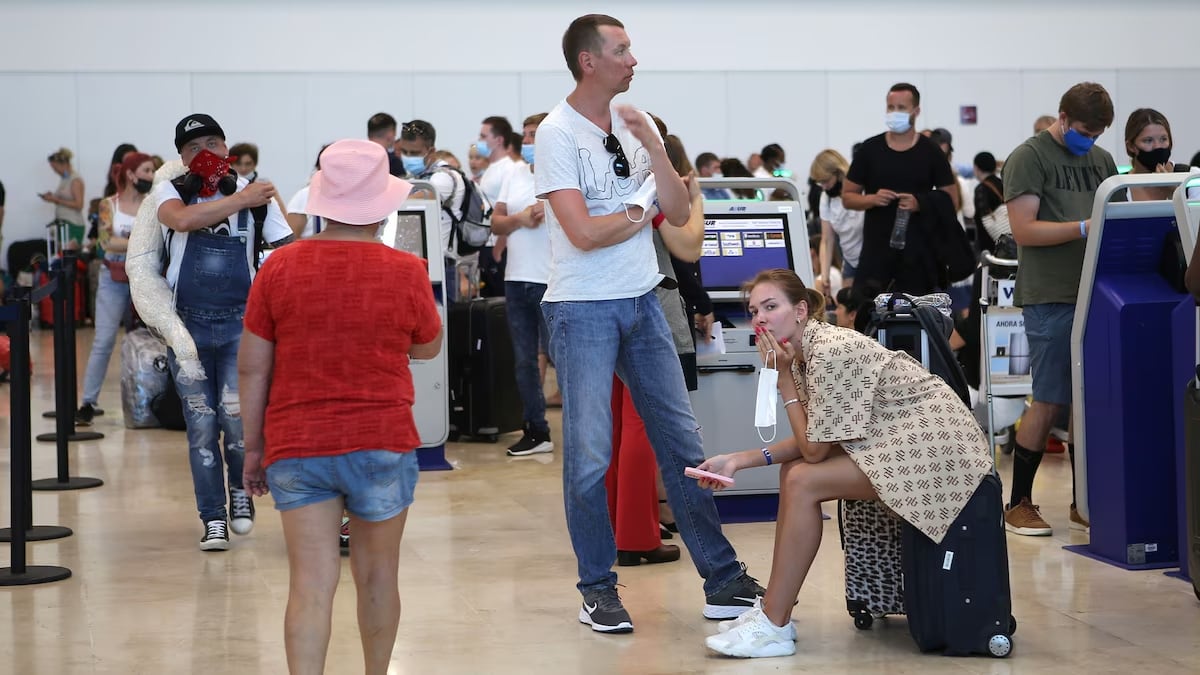 Argentinos relatan la pesadilla que vivieron en Cancún cuando migración los rechazó