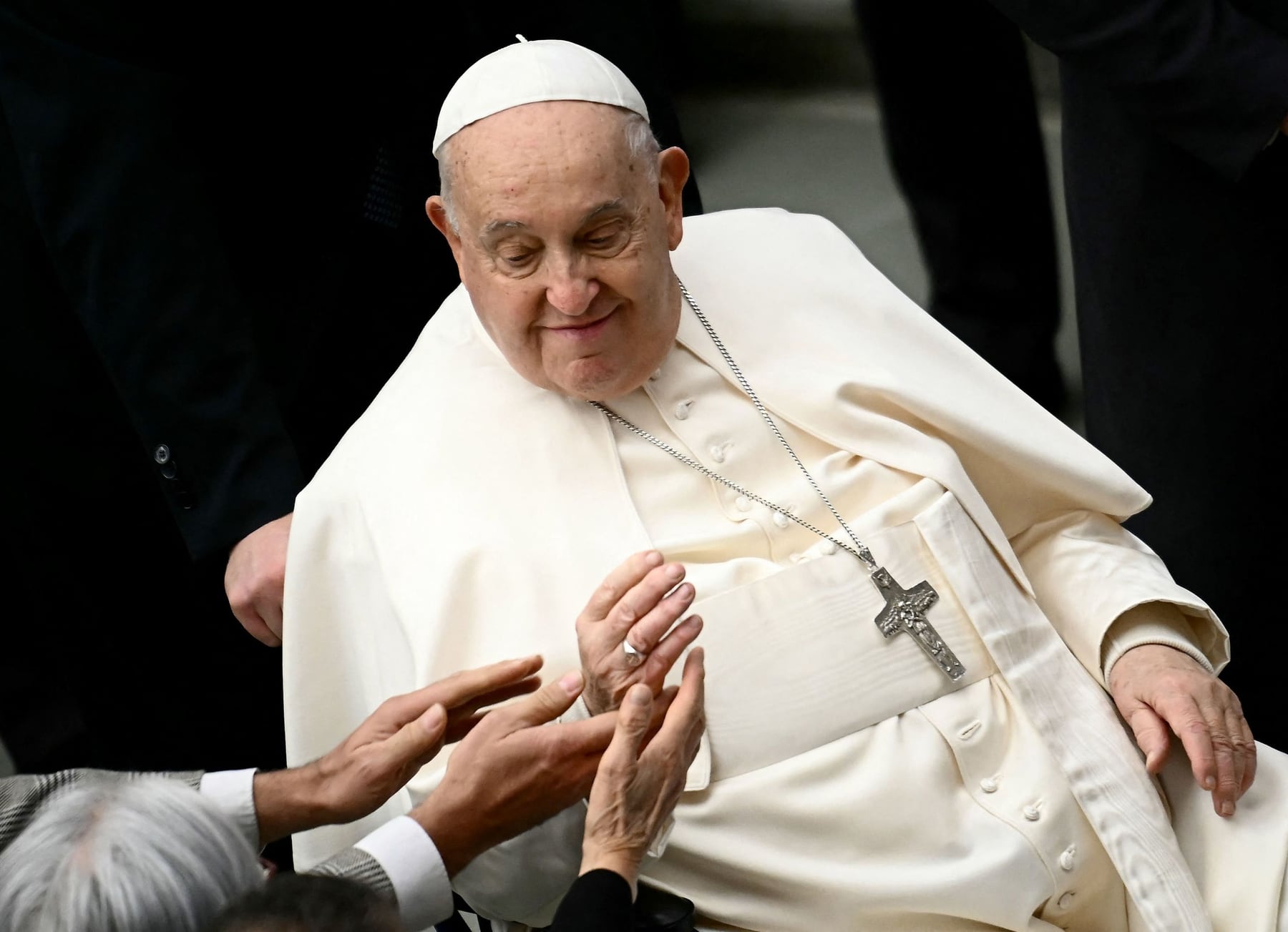 El papa Francisco no asistirá a los actos previstos el próximo fin de semana y sigue internado por una infección respiratoria