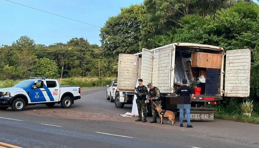 Encontraron 4 toneladas de marihuana dentro de un camión de mudanzas que viajaba desde Paraguay a la Costa argentina