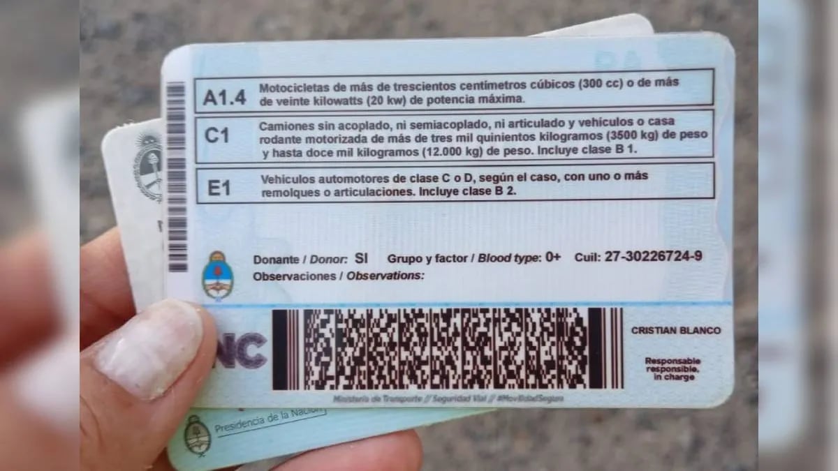 Detienen a una mujer en Centenario por conducir con una licencia falsa