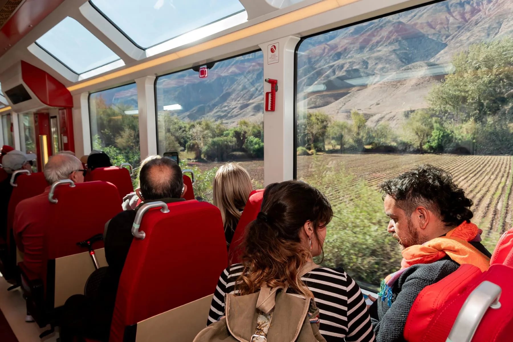 Nuevo tren solar en Humahuaca: una forma ecológica de recorrer el norte y disfrutar su cultura