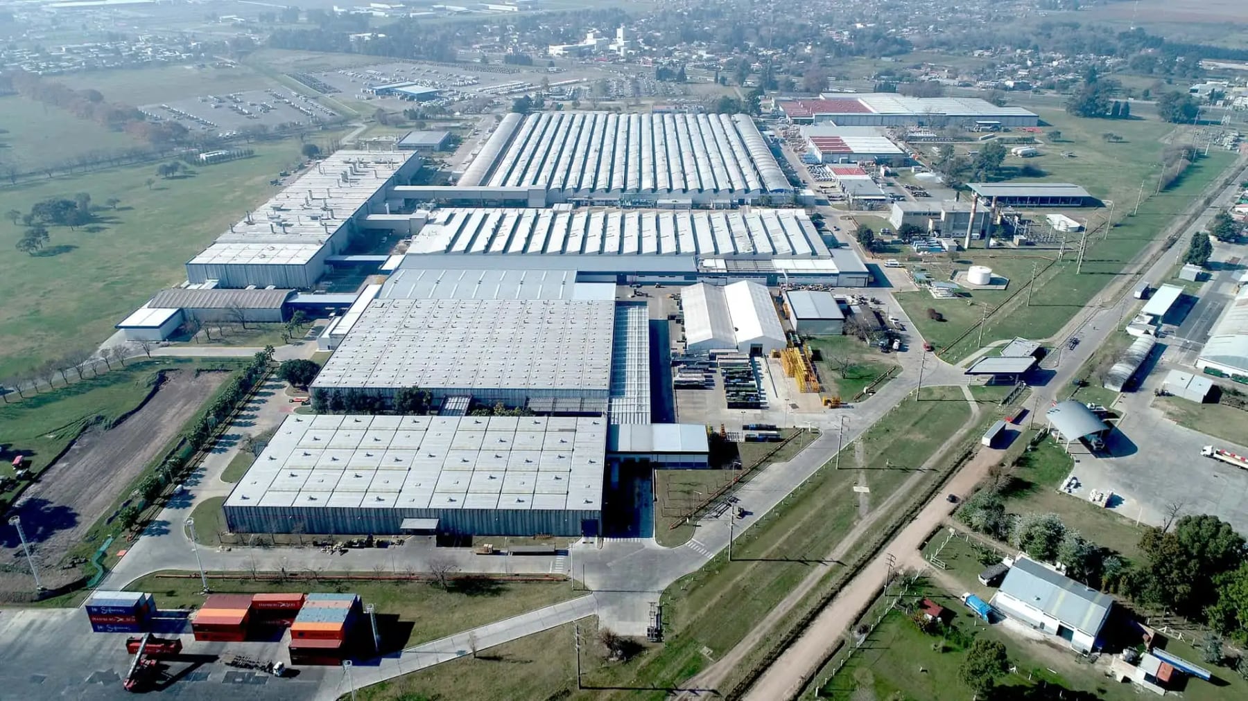 Los nuevos propietarios de Mercedes-Benz Argentina evalúan fabricar autos chinos a nivel local