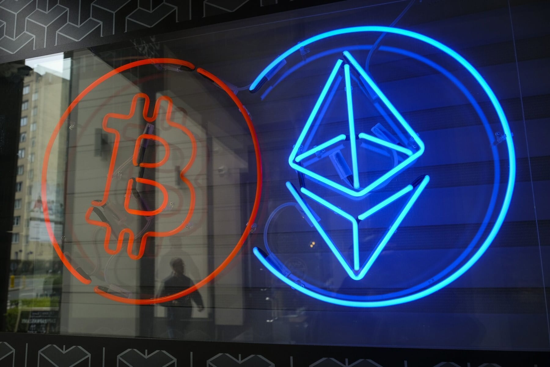 El valor de las criptomonedas cae en picada por la tensión comercial entre EE. UU. y China