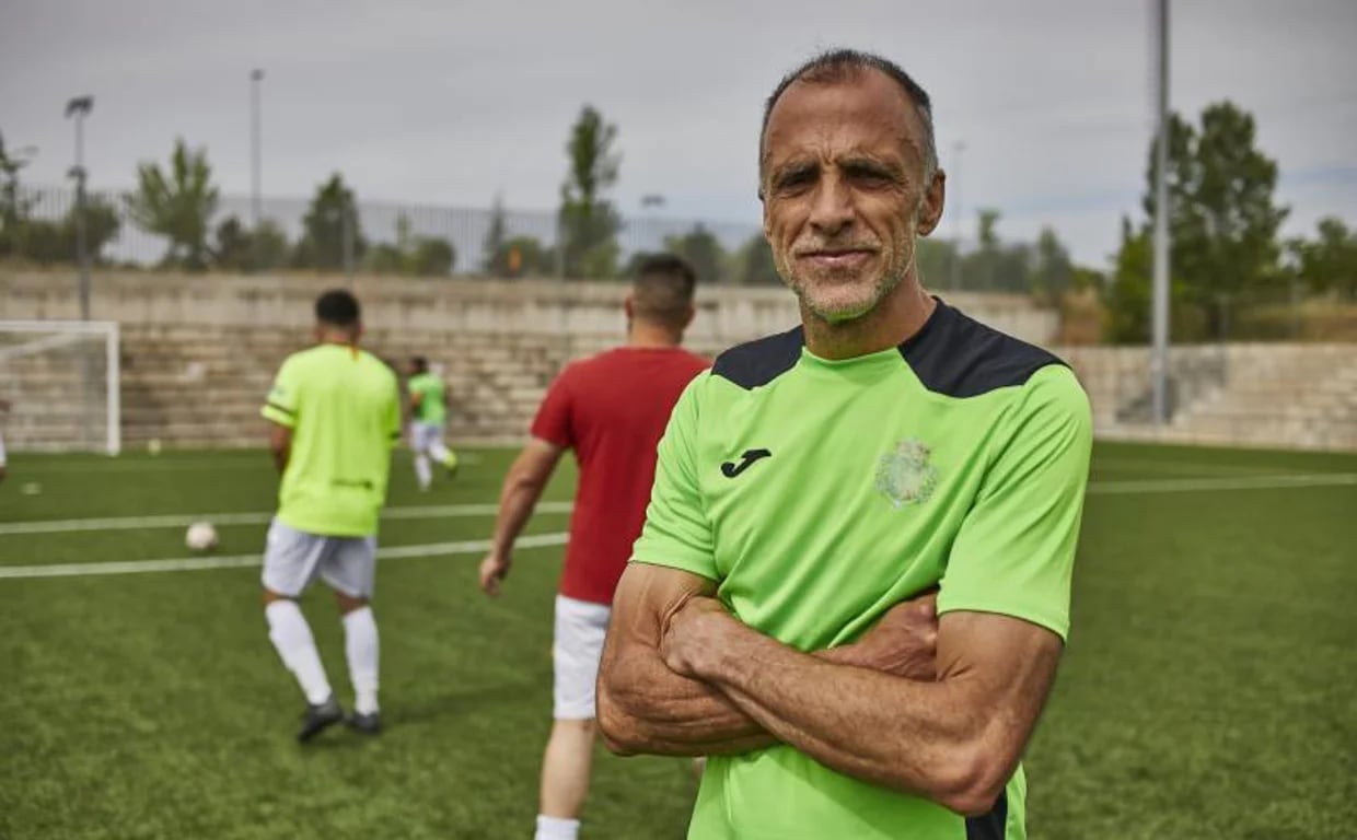 La increíble historia del futbolista argentino de 60 años que es furor en España: “Solo entiende mi locura quien comparte mi pasión”