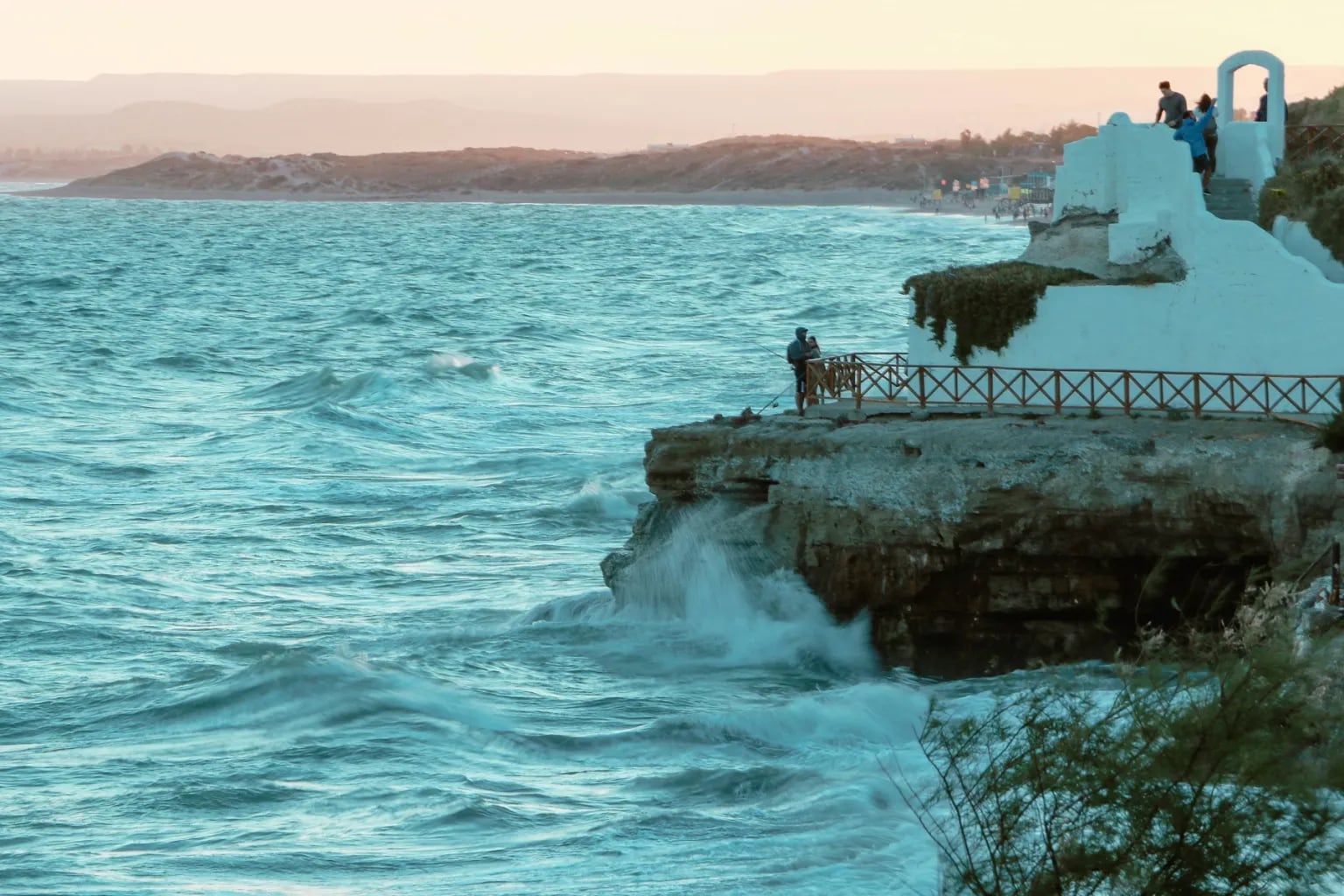 Así son las mareas extraordinarias en Las Grutas: ¿De qué se trata el fenómeno?