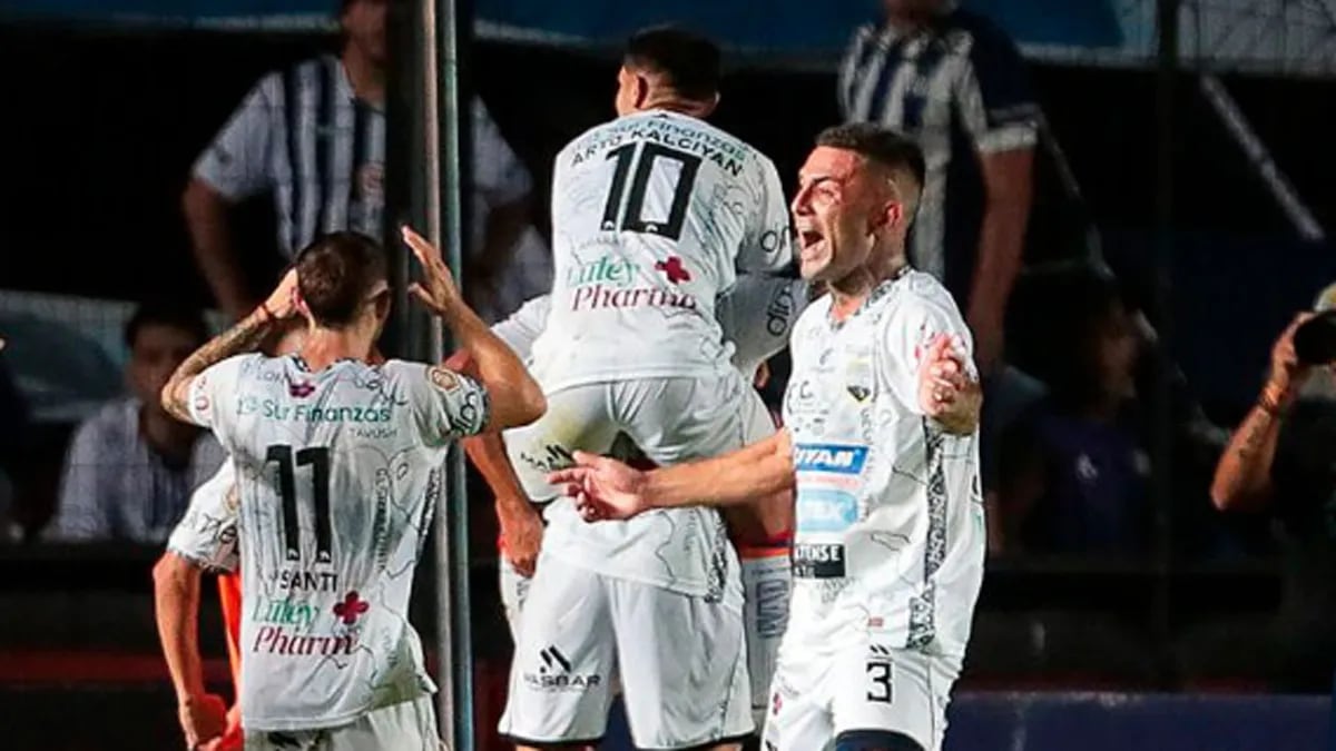 Sorpresa en la Copa Argentina: Talleres perdió con Armenio y se convirtió en el segundo equipo de Primera eliminado en su debut