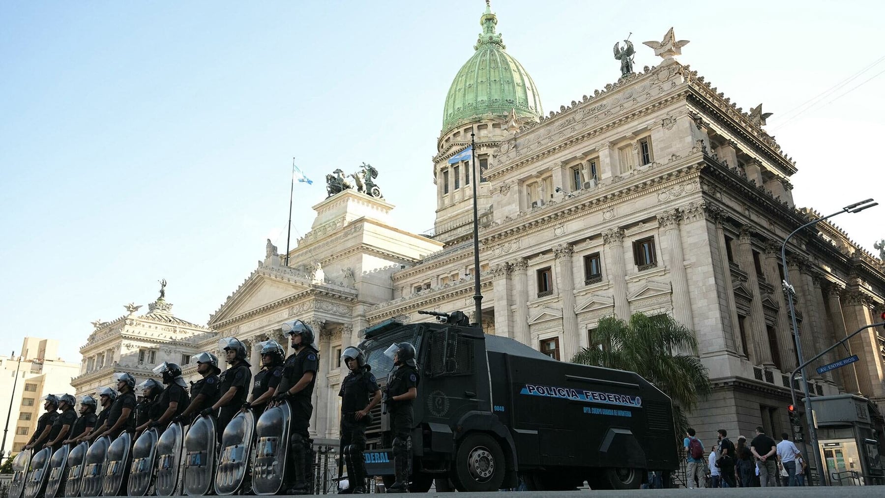 La Casa Rosada deja atrás una semana crítica y apunta a la Corte, el FMI y las elecciones