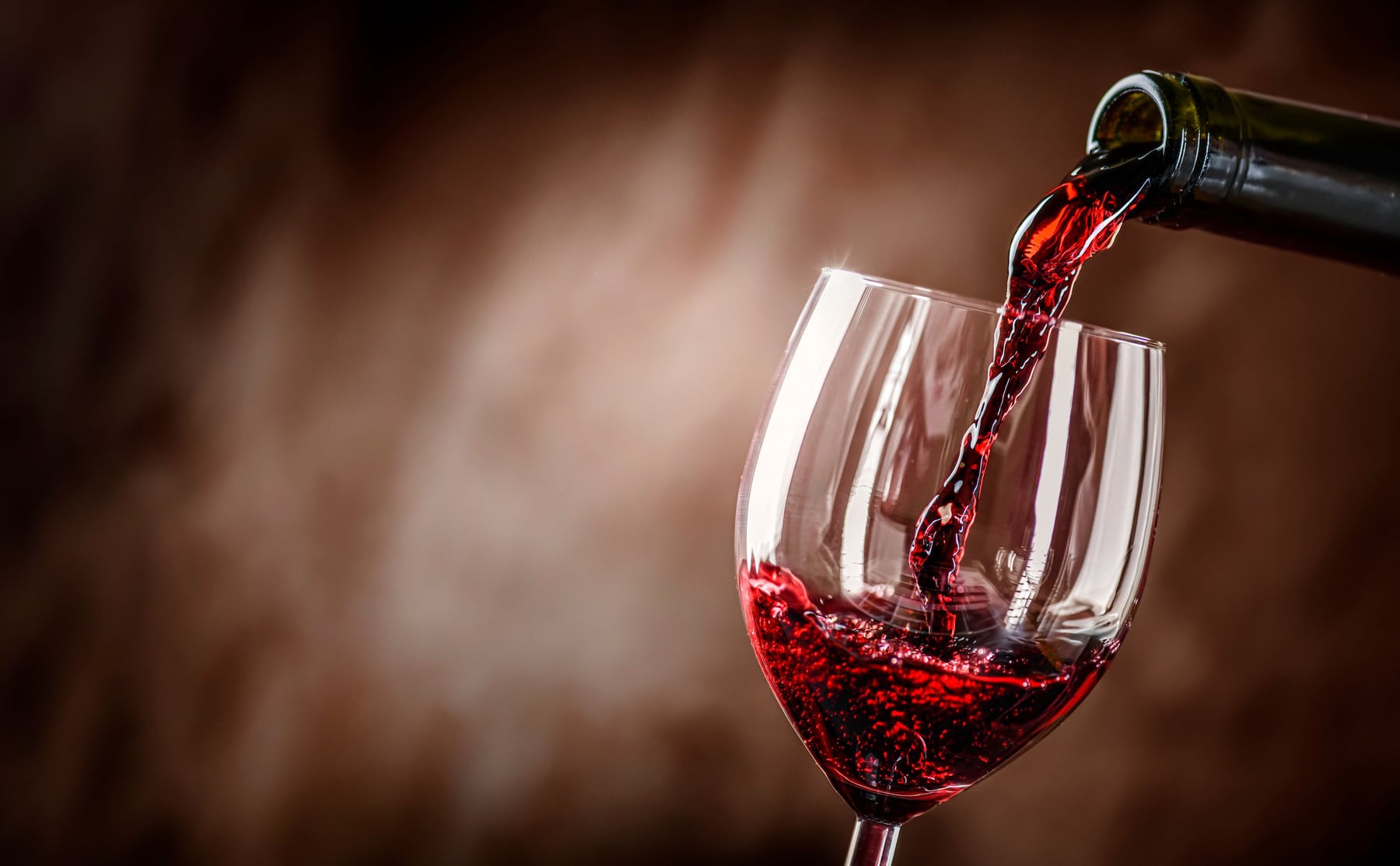 El vino puede proteger el corazón si el consumo es moderado: cuál es la cantidad límite según un nuevo estudio