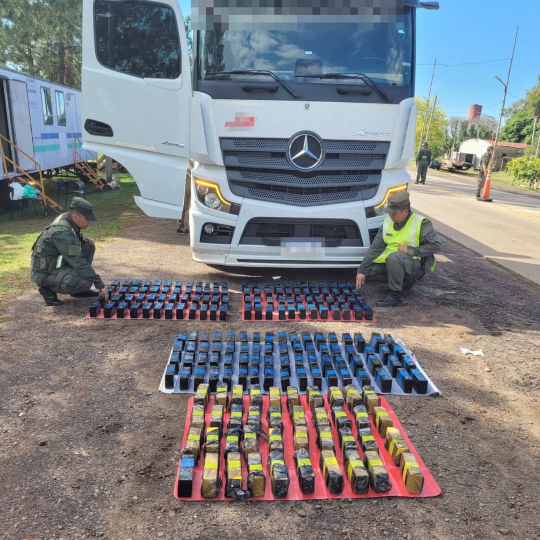 Detectan en Corrientes un cargamento de 213 celulares ilegales ocultos en un camión