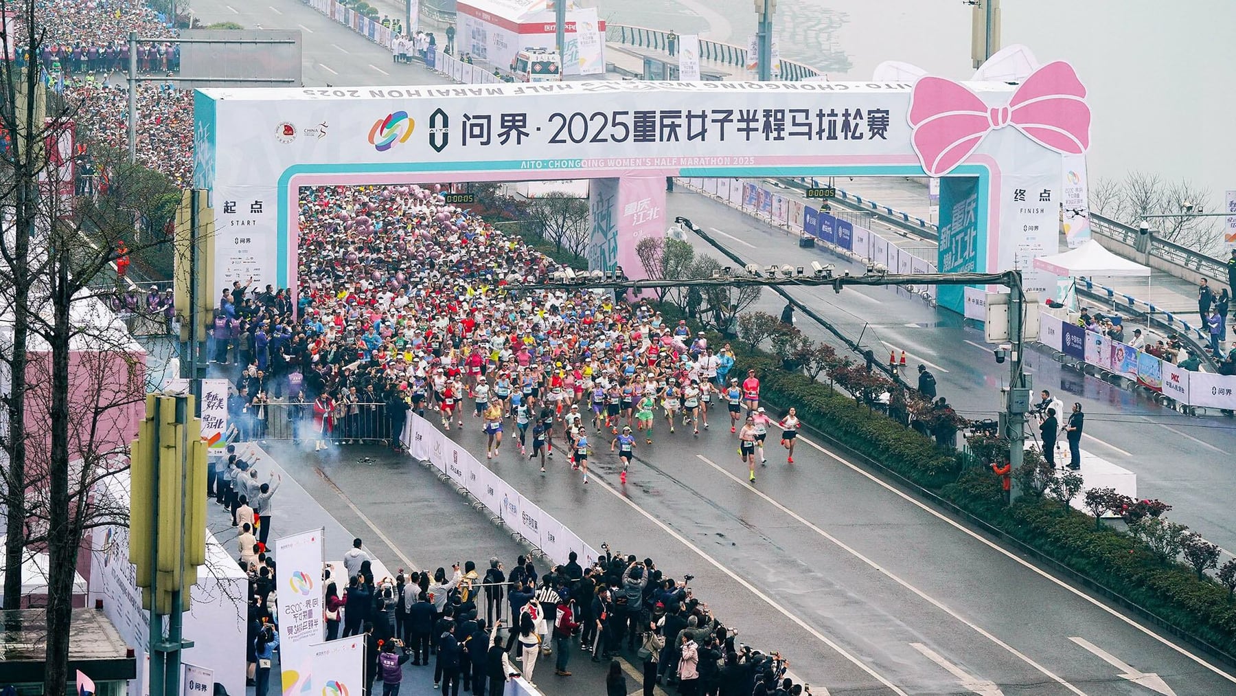 Maratonista pierde la victoria al celebrar anticipadamente: un descuido costoso
