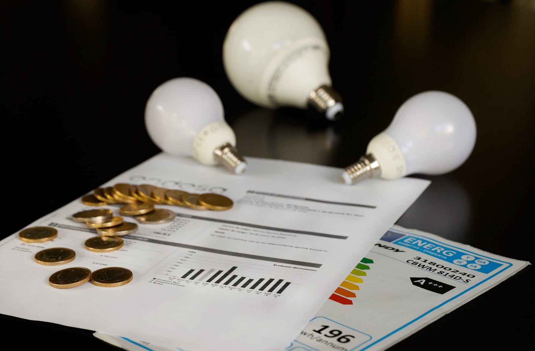 Tarifas: en abril habrá subas moderadas en luz y gas por la inflación y el dólar