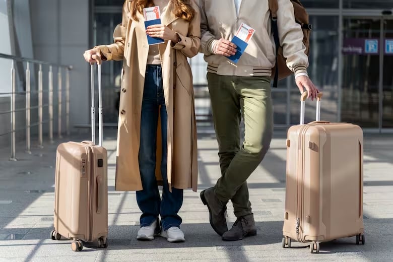 Por qué viajar por el mundo podría ser mucho más caro en 2025, según los expertos