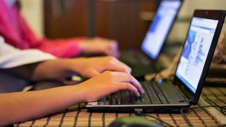 Bancos buscan empleados home office con sueldos de más de $1 millón y medio: cómo postularse