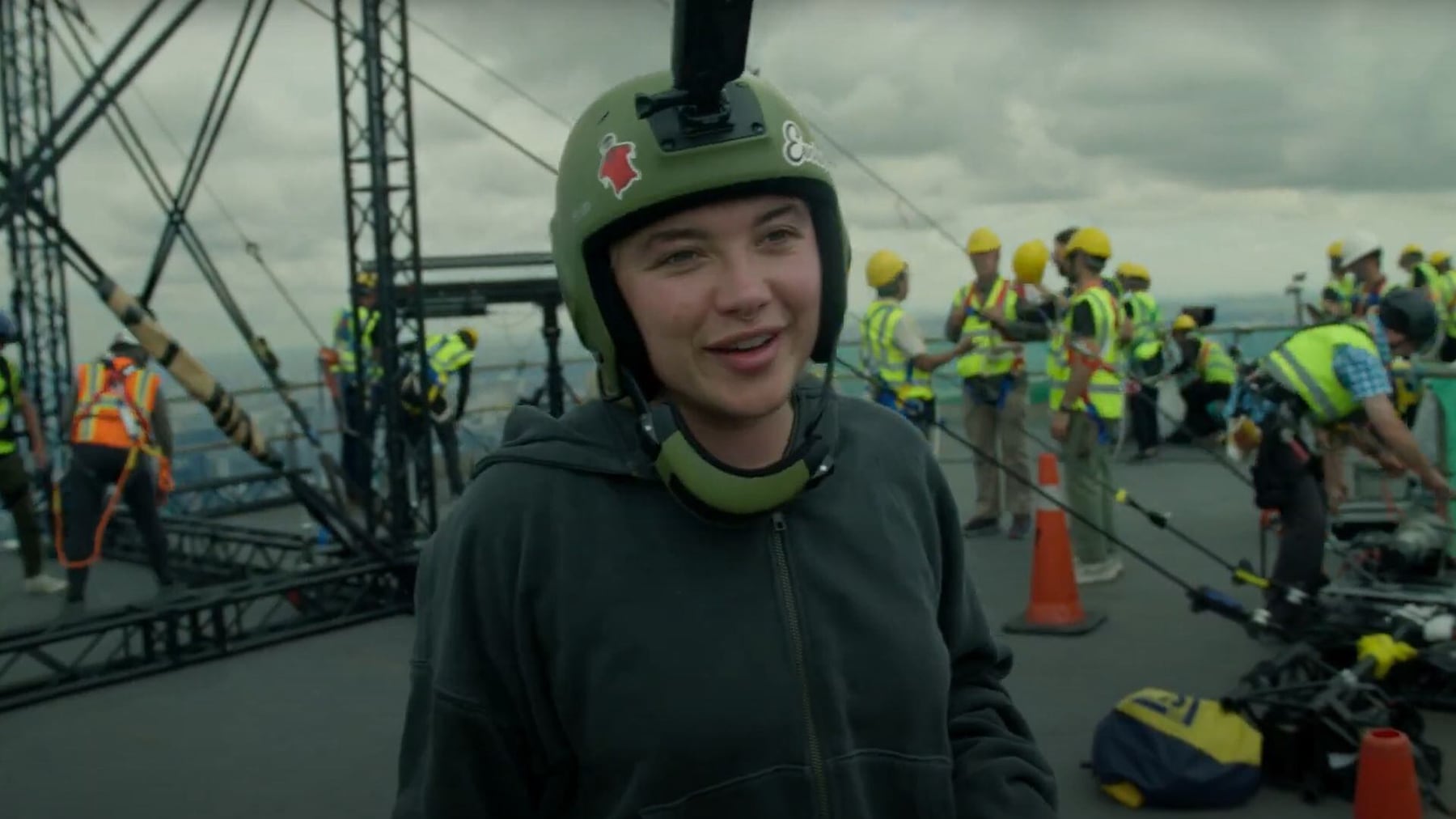 Florence Pugh emula a Tom Cruise saltando desde el segundo edificio más alto del mundo en 'Thunderbolts'