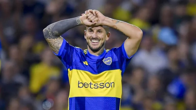 Un ídolo de Boca llamó a Darío Benedetto, lo convenció y está a un paso de firmar contrato