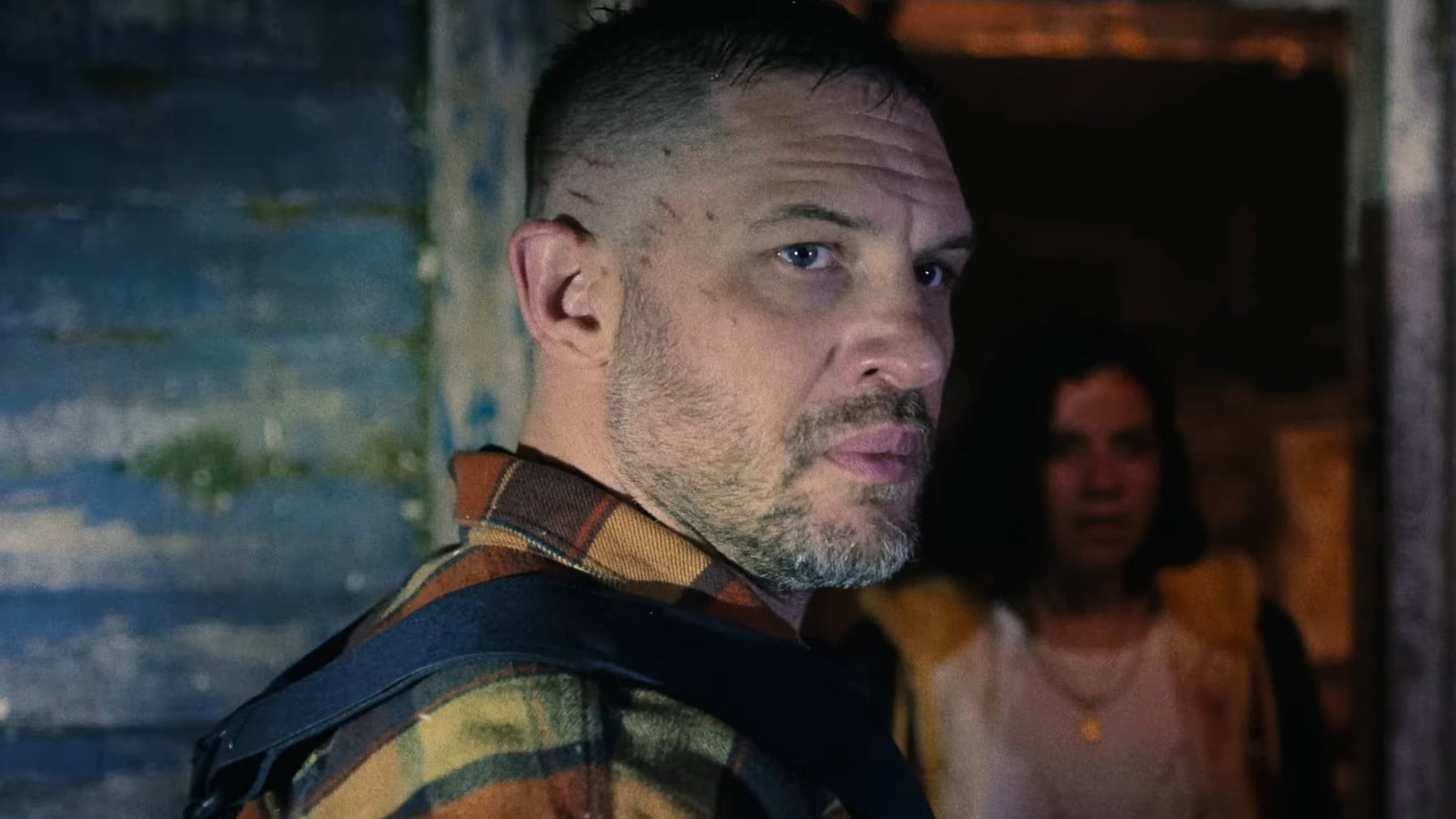 Tom Hardy Protagoniza Explosivo Adelanto de su Próximo Film de Acción