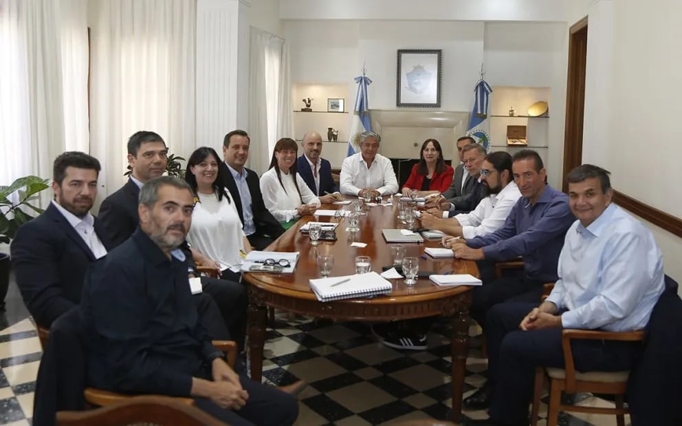 El gobernador y los ministros se reunieron el primer día hábil del año