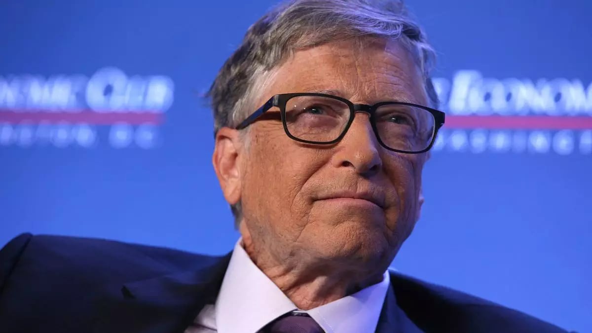 Bill Gates pronosticó que la jornada laboral se reducirá a 3 días gracias a la IA