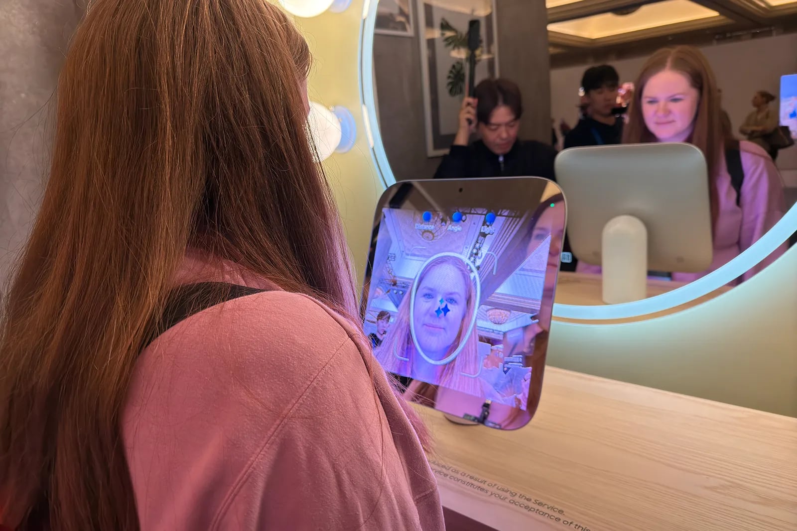 Samsung muestra el espejo inteligente MICRO LED Beauty