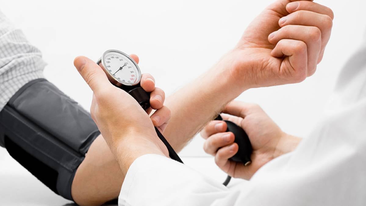 La presión arterial controlada ayuda a prevenir la demencia hasta en un 15%