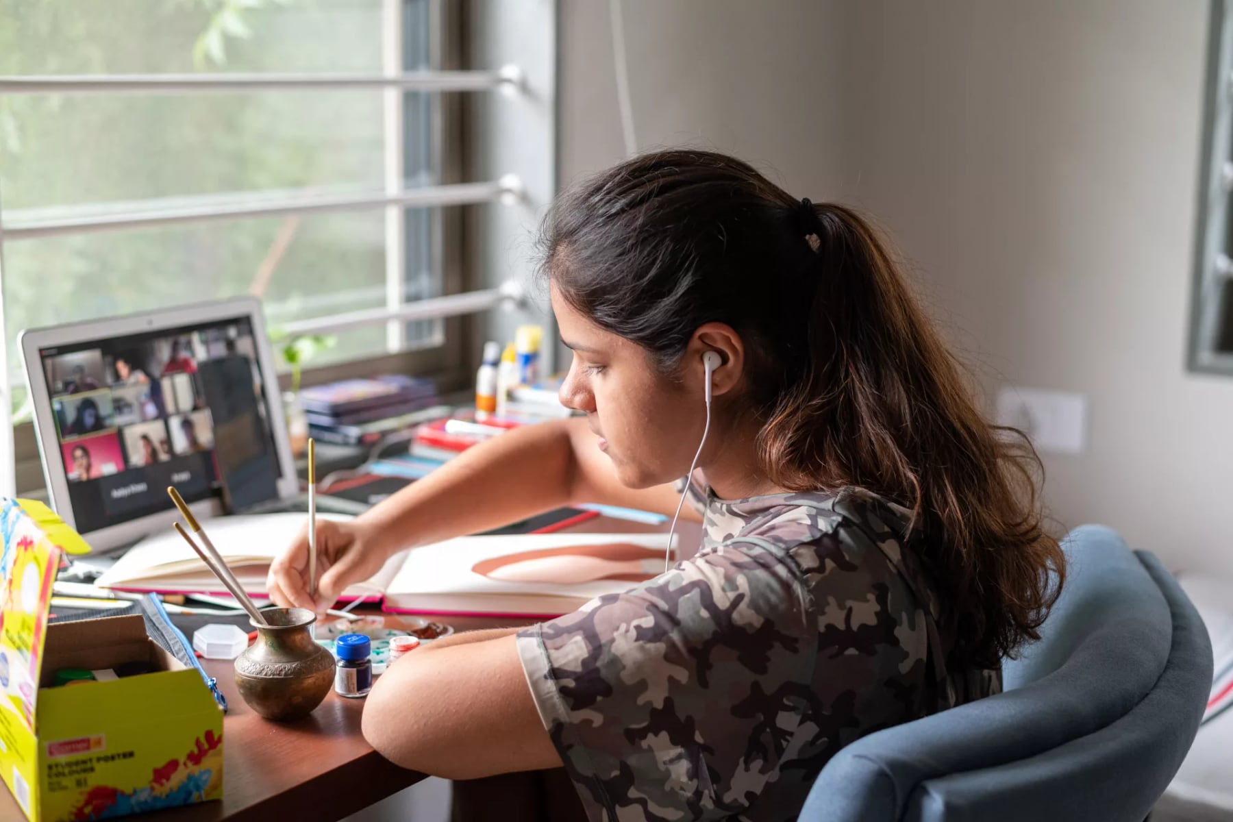 Un estudio advierte que 6 de cada 10 chicos en América Latina hablaron con desconocidos en internet