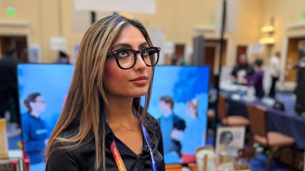 Halliday Glasses: así son estas gafas inteligentes 'proactivas' que pueden proyectar una pantalla en tu ojo