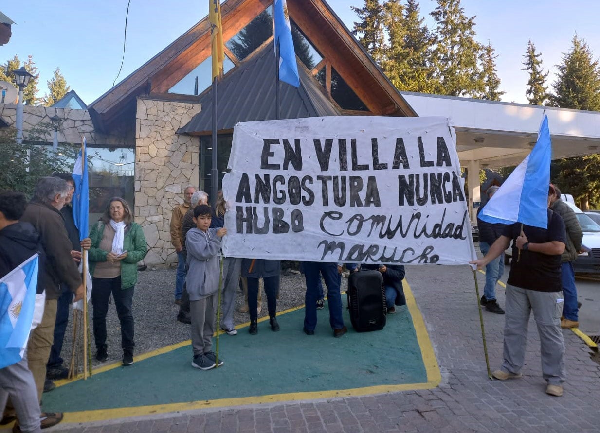 Mapuches versus libertarios: los detalles de la pelea por la concesión de un camping en Villa La Angostura