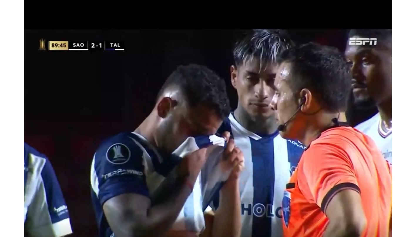 Futbolista de Talleres Rompe en Llanto por Racismo Durante Partido de Libertadores