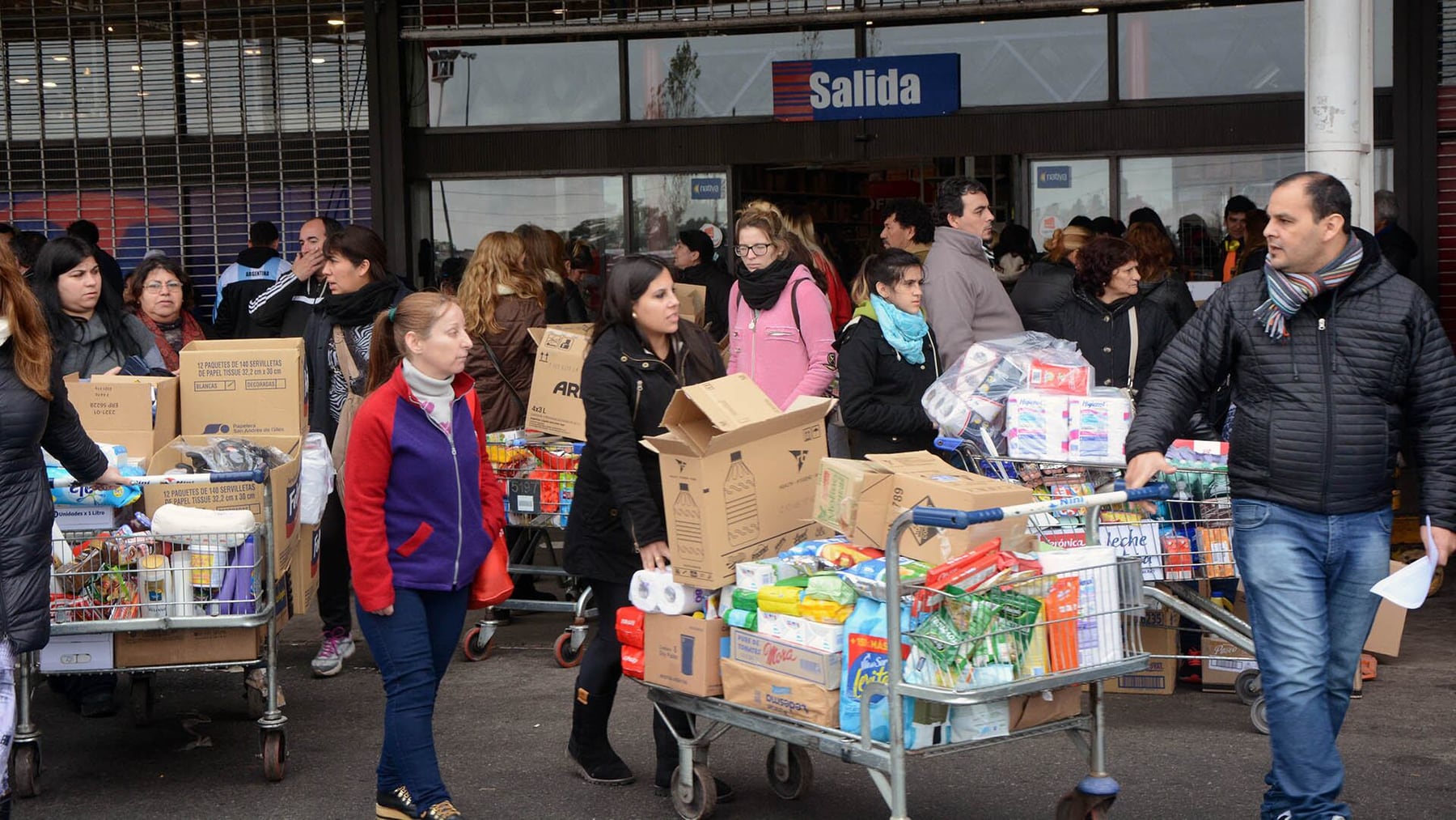 Eliminan la obligación de los comercios de pagar aportes a cámaras empresariales