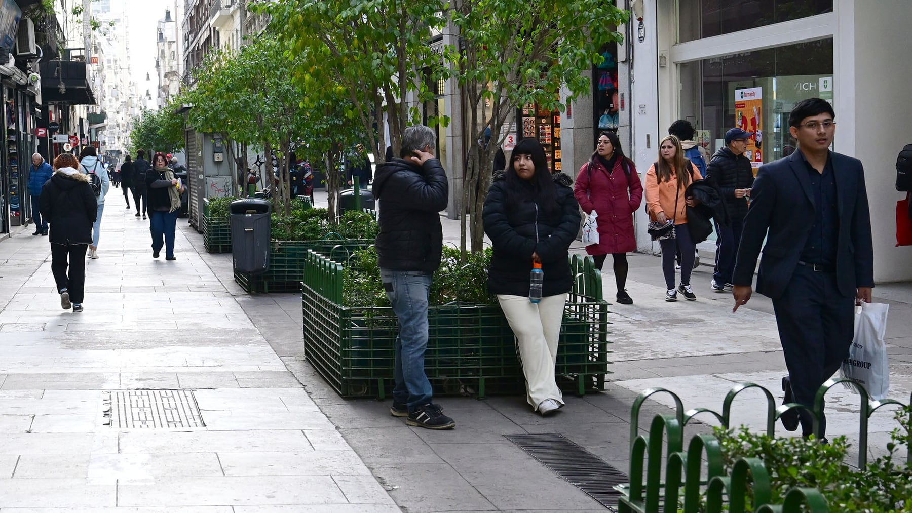 Menos turistas y sin cepo: fuerte retroceso en la compraventa de dólar blue en el centro porteño